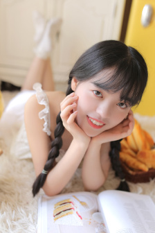 男女打扑克牌